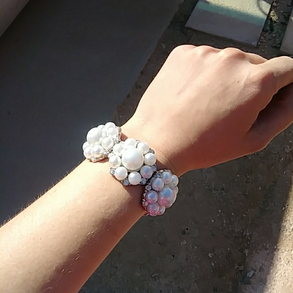 Floral pearl bracelet